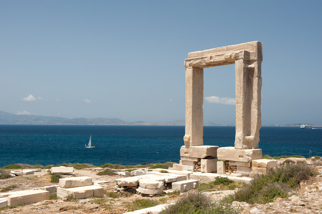 Naxos, Puerta de Apolo